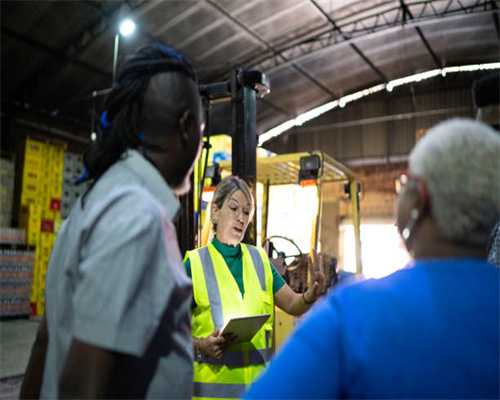 全自动洗衣机甩干桶嗡嗡响转不起来怎么修？